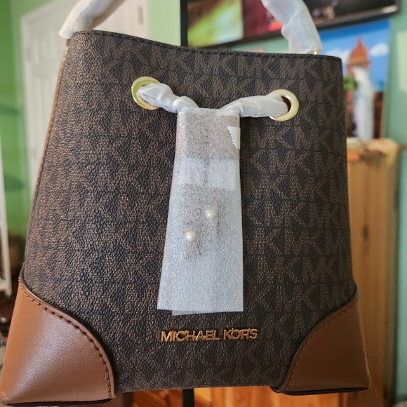 NWT Michael Kors Mercer Xsmall Convertible Bucket Crossbody Bag